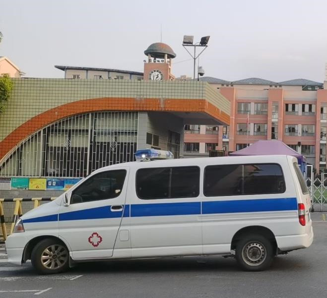 冯坡镇救护车出租护送骨折病人一公里多少钱